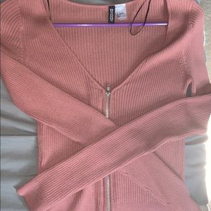 pink ribbed blouse